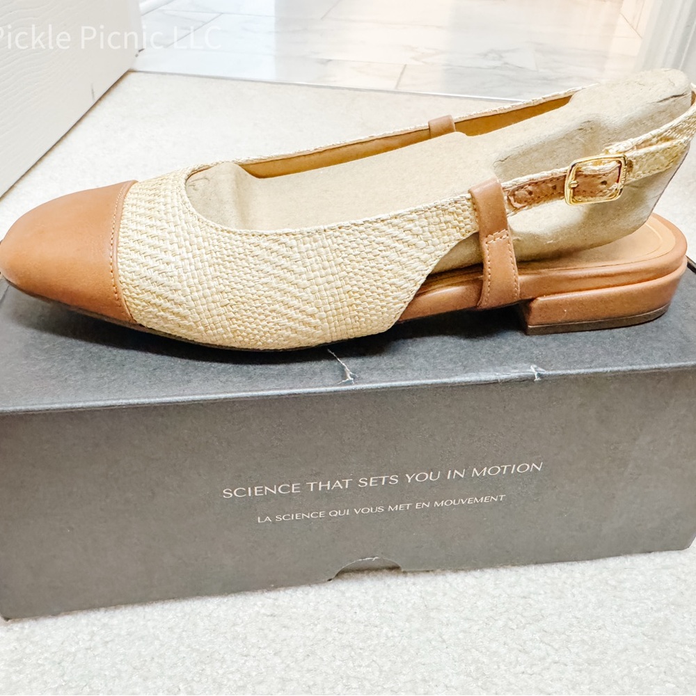 Vionic Petaluma Tan and Cream Sling Back 8.5 New